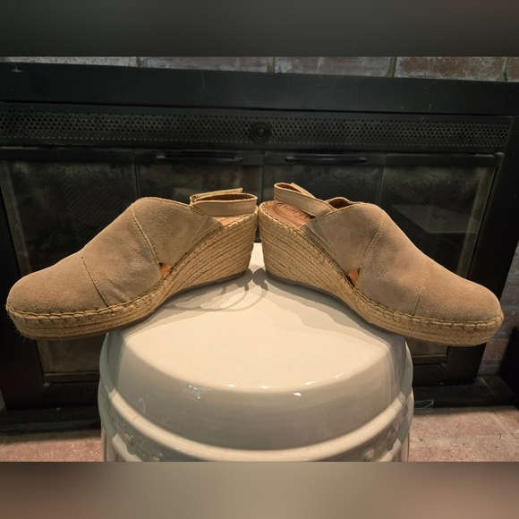 Born Sandals Size 9 - Picture 5 of 7